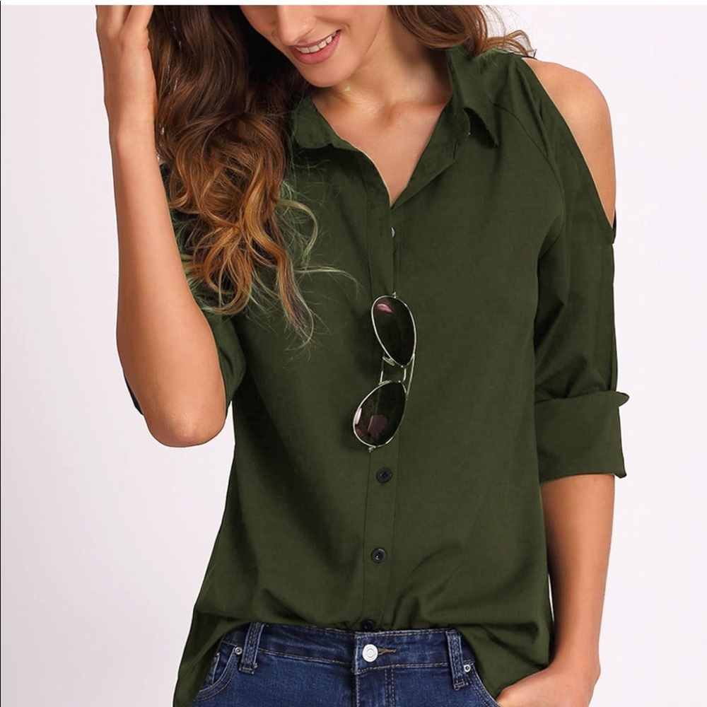 Long-sleeved collared blouse